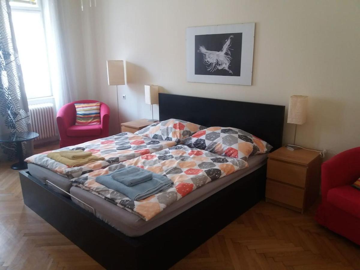 Geraeumige Zentrumsnahe Altbauwohnung Viena Exterior foto