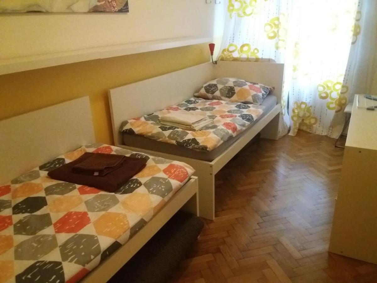 Geraeumige Zentrumsnahe Altbauwohnung Viena Exterior foto